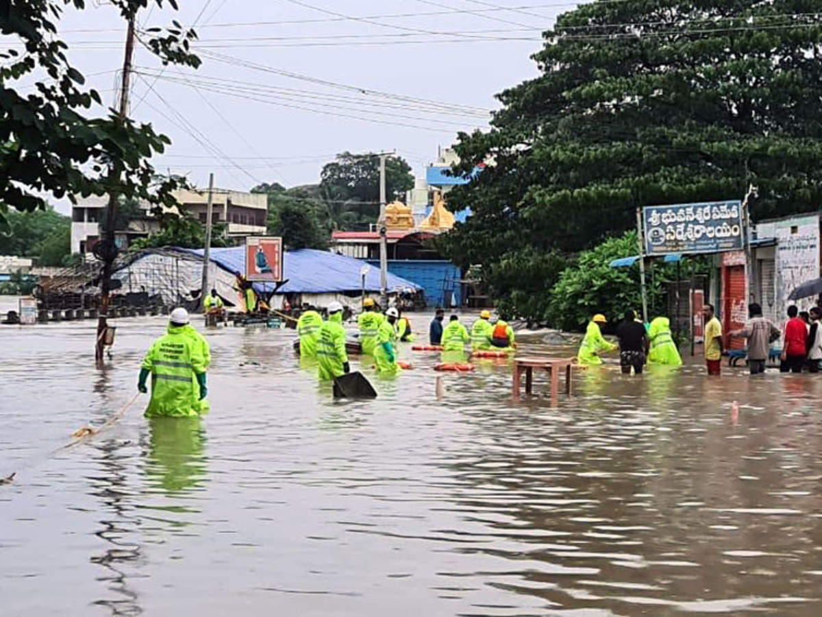 Heavy RainFall Submerges Farmlands in Telangana, Flood Threat in Andhra ...