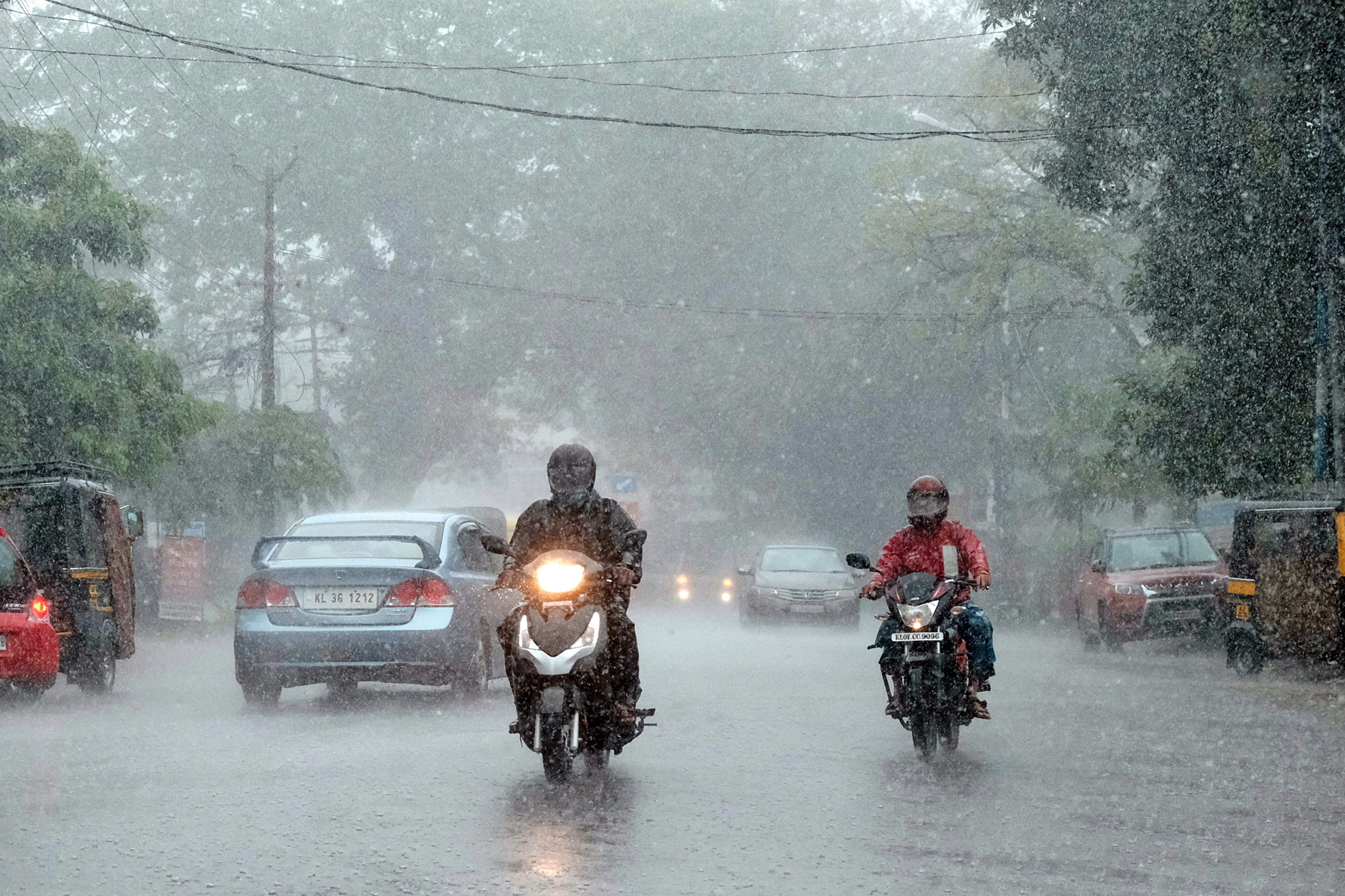 Kerala Rains: Aluva Mahadeva Temple submerged following rise in water level  of Periyar River 