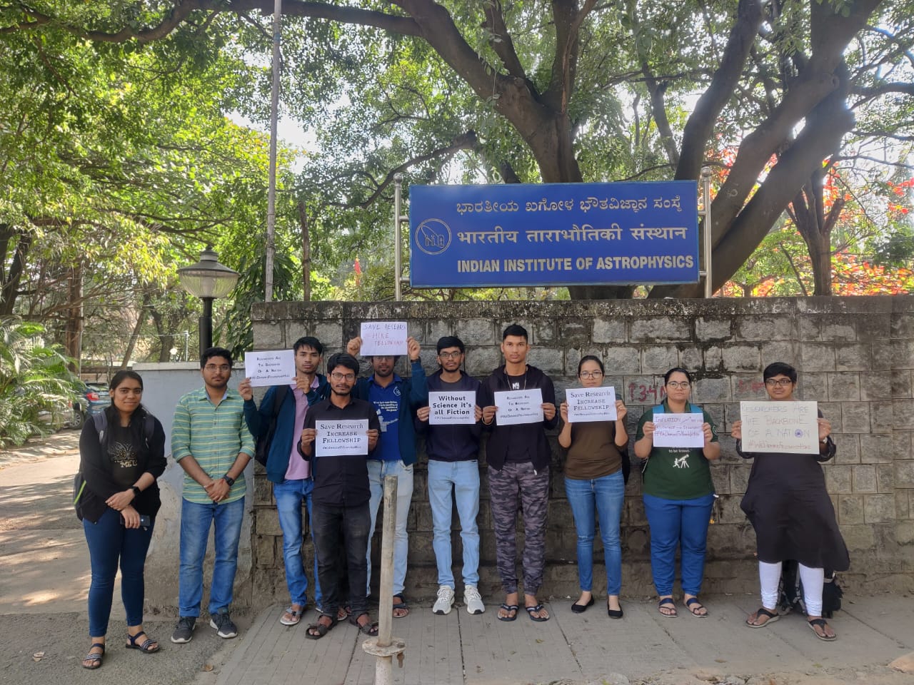 karnataka-researchers-at-the-indian-institute-of-astrophysics-protest