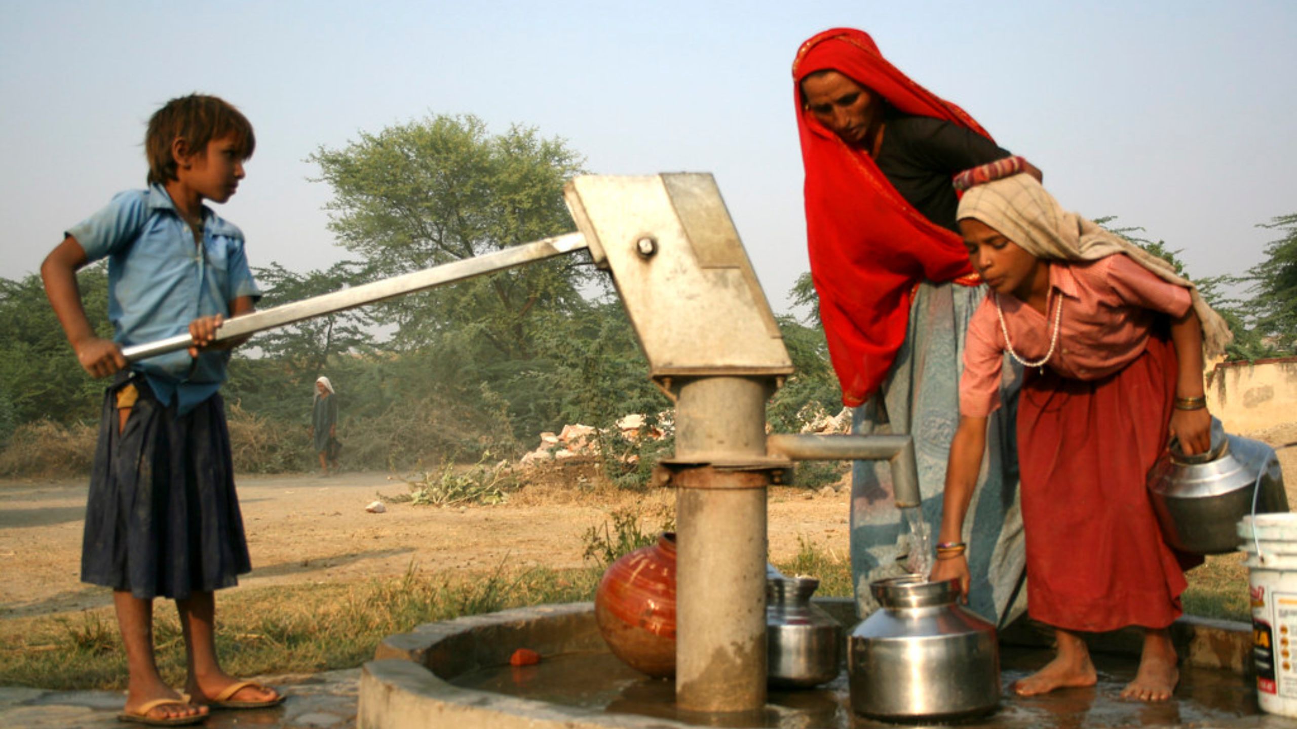 Water villager. Drinking Water Group of people in Village. Страна Чад питьевая вода. India's Water resources. Resources in India.