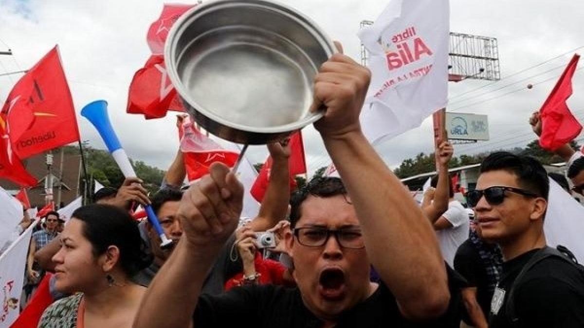 Honduran President Begins Second Term amid Scandal, Unrest