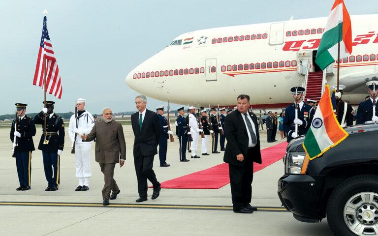 Deputy Secretary of State William Burns (R) greeted Indian Prime Minister Narendra Modi (L) on a visit to the US, Sept. 29, 2014