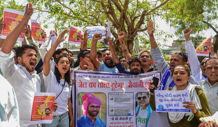 Gujarat: Dalit Groups to Hold Massive Demonstrations Demanding Mevani's Release on May 1