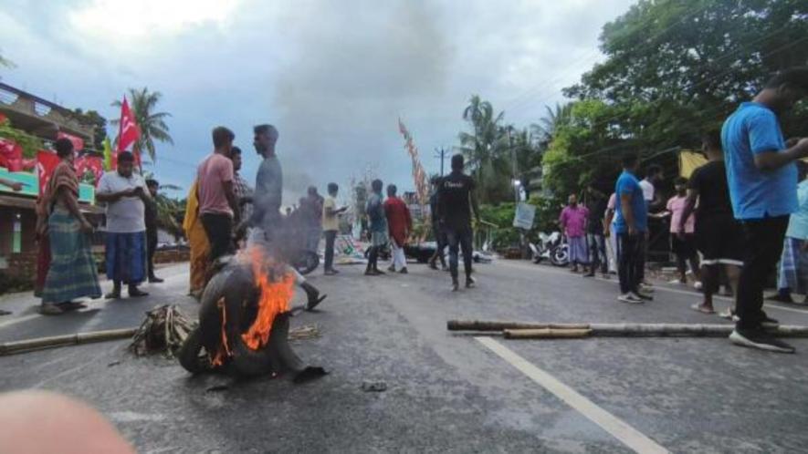 पश्चिम बंगाल पंचायत चुनाव : सुबह 7 बजे से अब तक पांच की हत्या West Bengal Panchayat Election: Five killed since 7 am till now